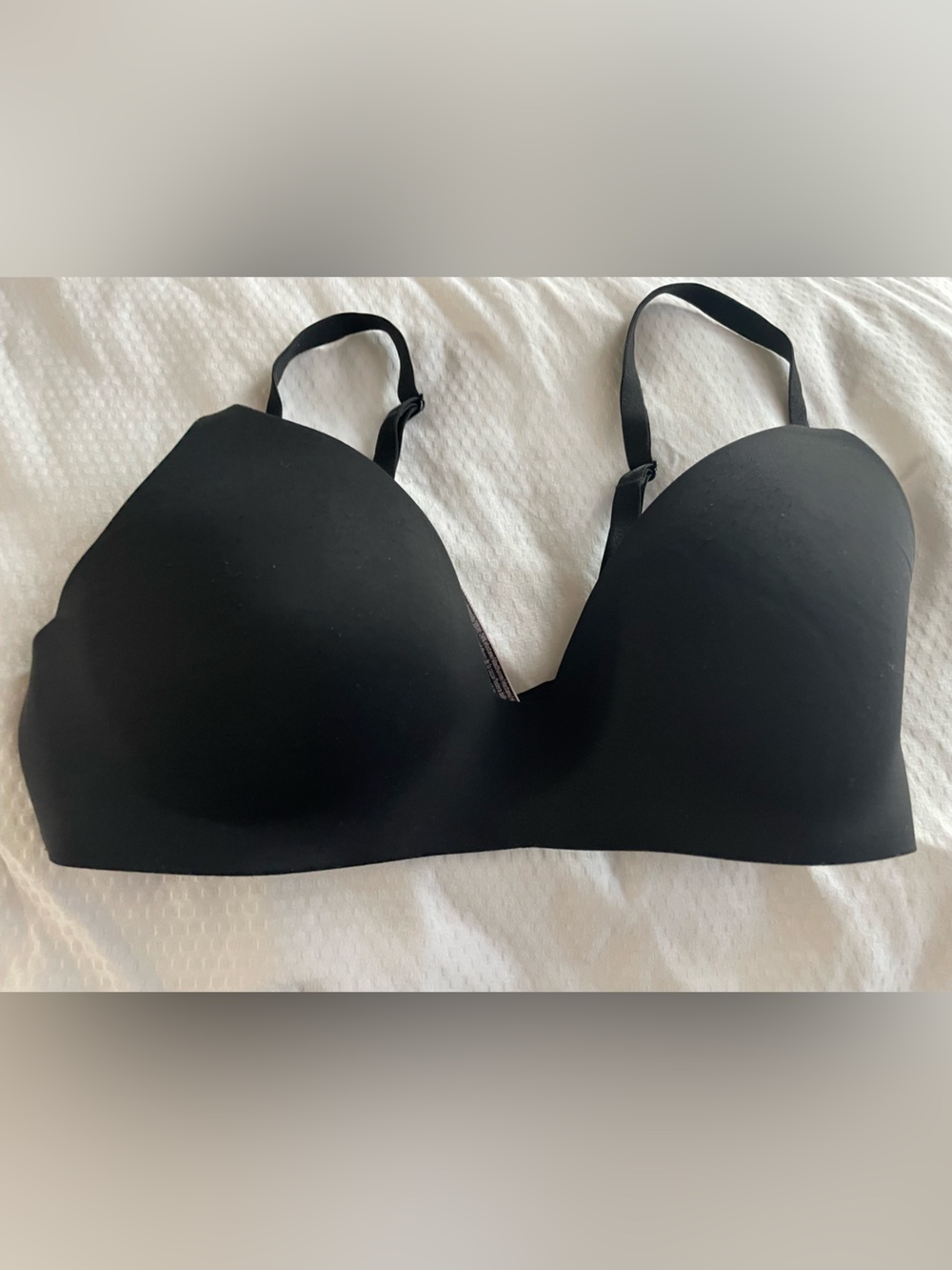 Victoria’s Secret Lightly Lined Wireless Bra EUC 34D EUC Black